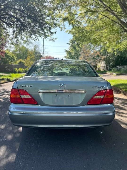 2001 Lexus LS 3rd Gen - Image 4 of 11