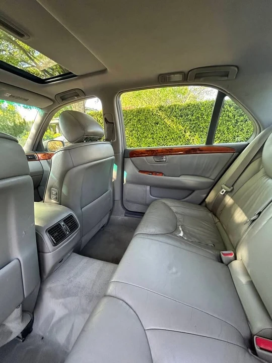 2001 Lexus LS 3rd Gen - Image 10 of 11