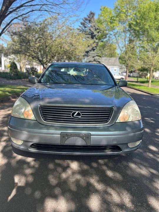 2001 Lexus LS 3rd Gen - Image 3 of 11