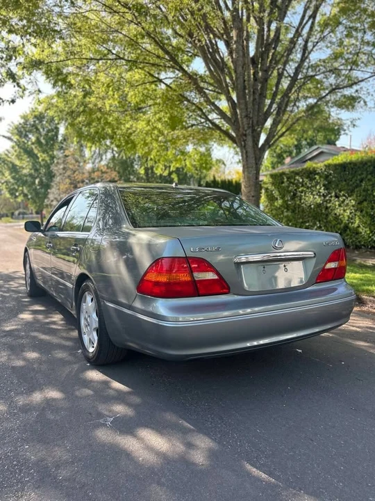 2001 Lexus LS 3rd Gen - Image 6 of 11