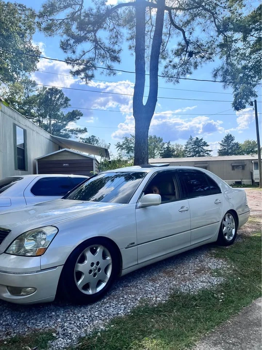 2001 Lexus LS 3rd Gen - Image 2 of 9
