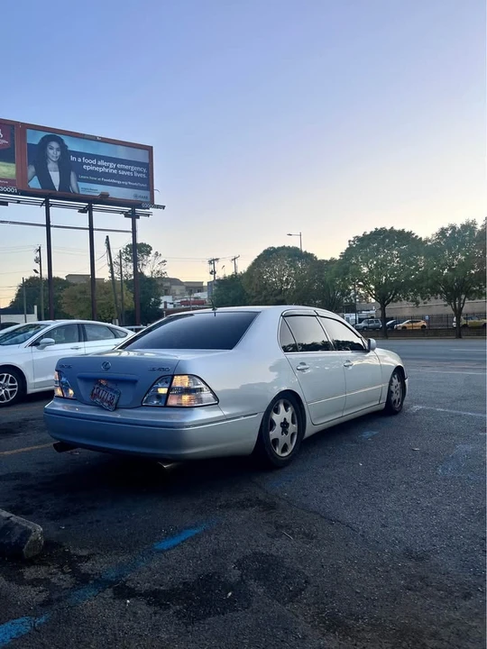 2001 Lexus LS 3rd Gen - Image 4 of 9