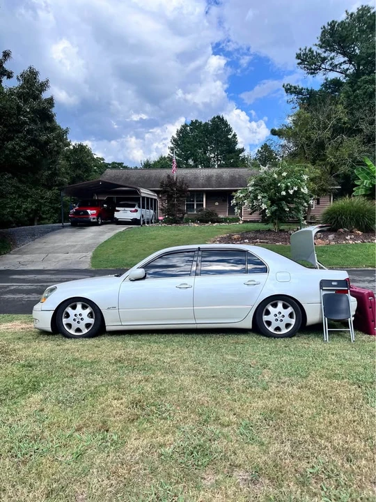 2001 Lexus LS 3rd Gen - Image 7 of 9