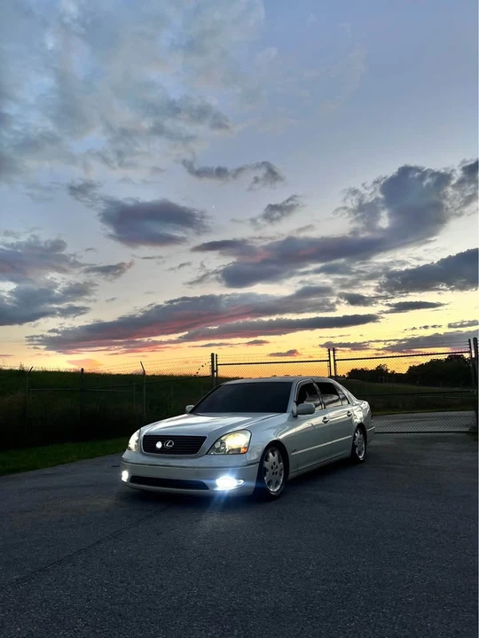 2001 Lexus LS 3rd Gen - Image 6 of 9