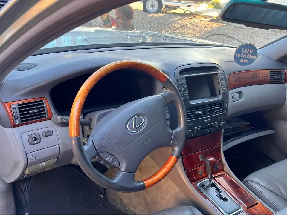 2001 Lexus LS 2nd Gen - Image 5 of 7