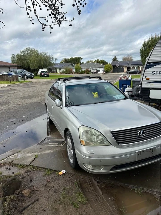 2001 Lexus LS 3rd Gen - Image 4 of 8