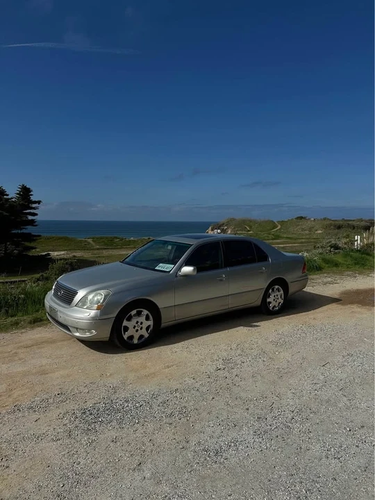 2001 Lexus LS 3rd Gen - Image 5 of 8
