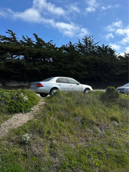 2001 Lexus LS 3rd Gen - Image 6 of 8