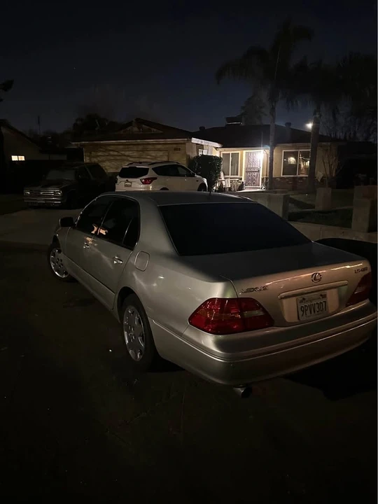 2001 Lexus LS 3rd Gen - Image 8 of 8