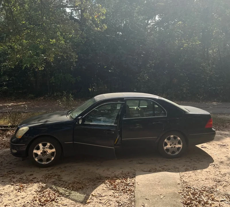 2001 Lexus LS 3rd Gen - Image 3 of 6