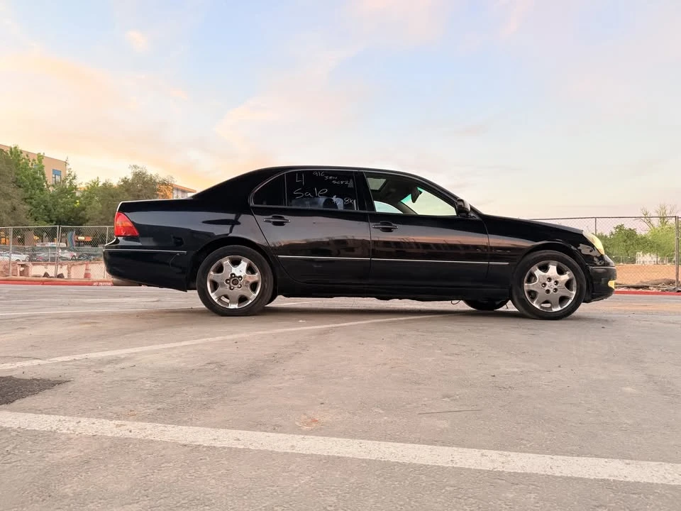 2001 Lexus LS 3rd Gen - Image 5 of 18