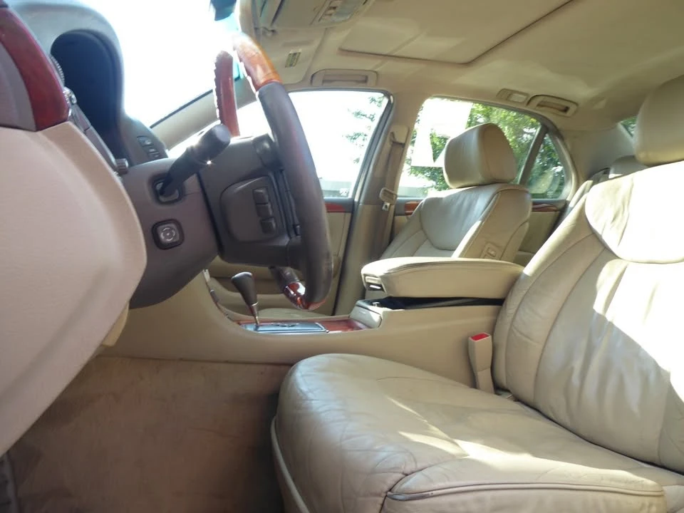 2001 Lexus LS 3rd Gen - Image 11 of 19