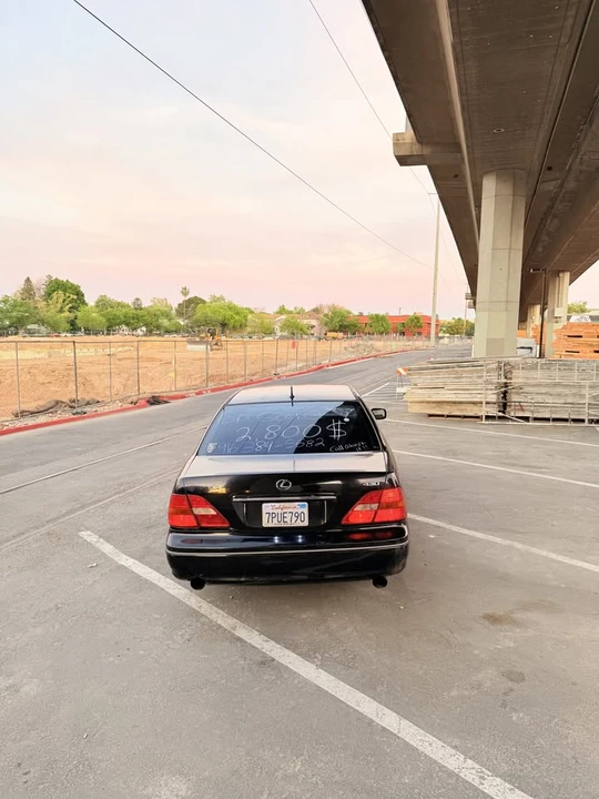 2001 Lexus LS 3rd Gen - Image 2 of 18