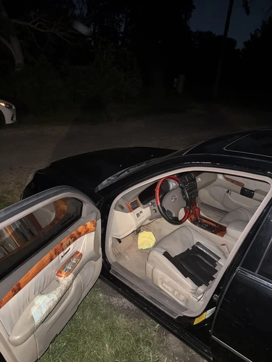 2001 Lexus LS 3rd Gen - Image 12 of 18