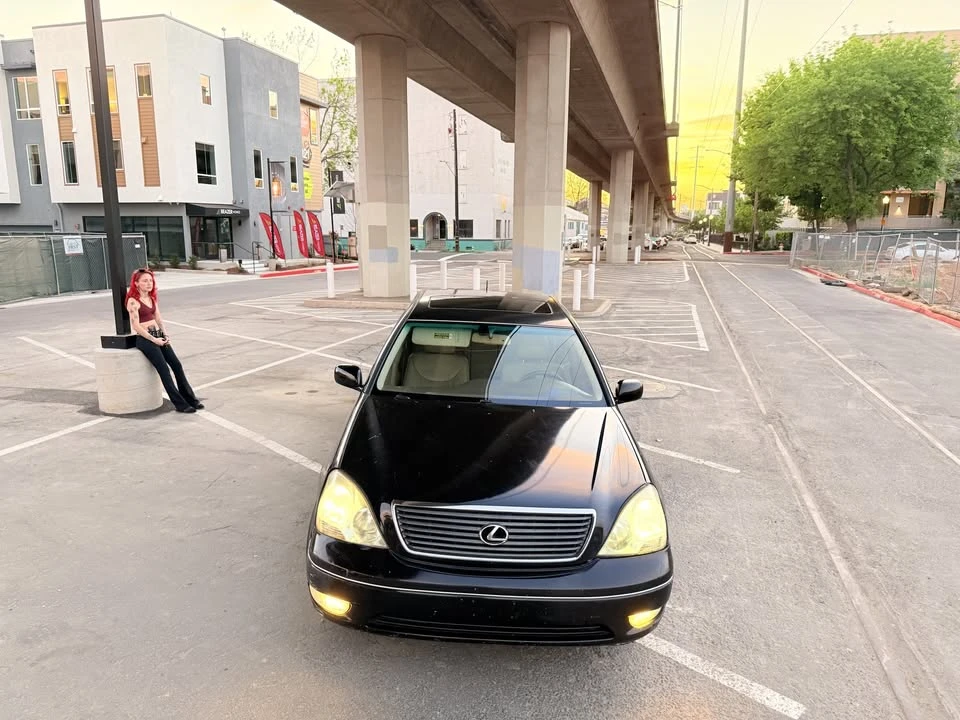 2001 Lexus LS 3rd Gen - Image 9 of 18
