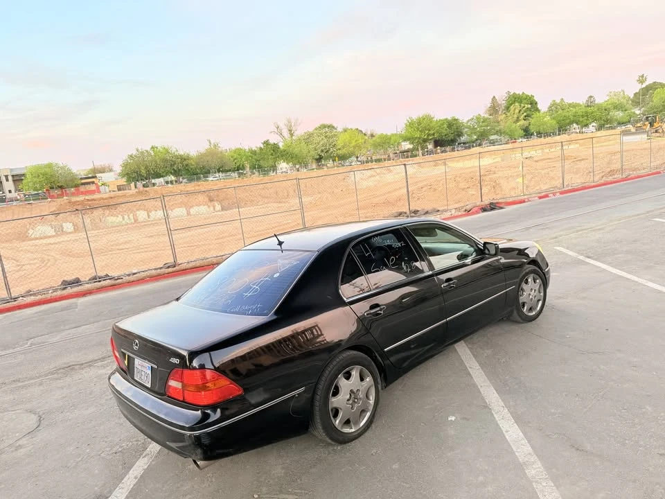 2001 Lexus LS 3rd Gen - Image 4 of 18