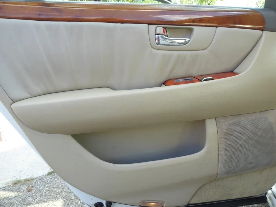 2001 Lexus LS 3rd Gen - Image 18 of 19