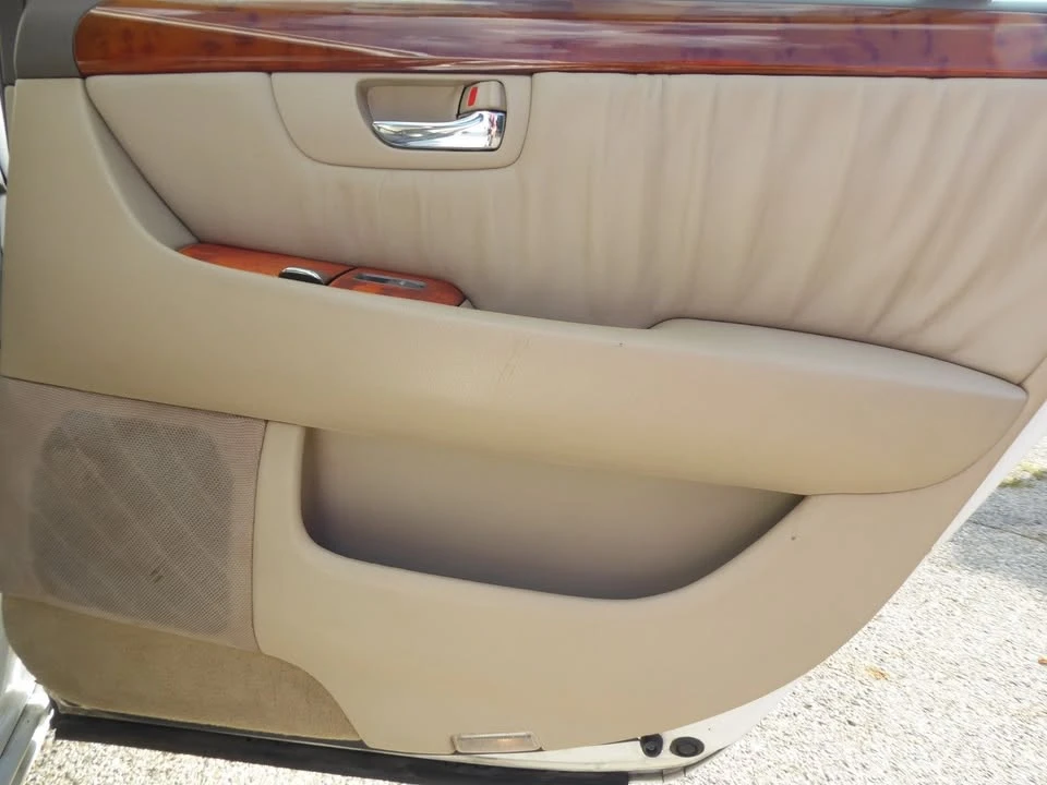 2001 Lexus LS 3rd Gen - Image 19 of 19