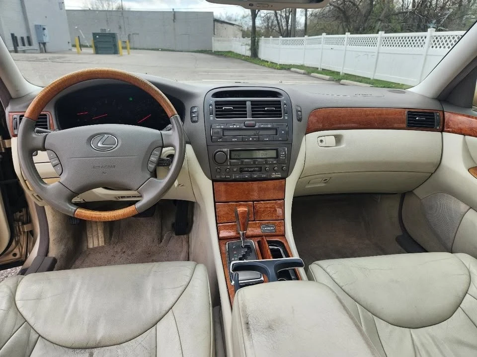 2001 Lexus LS 3rd Gen - Image 12 of 15