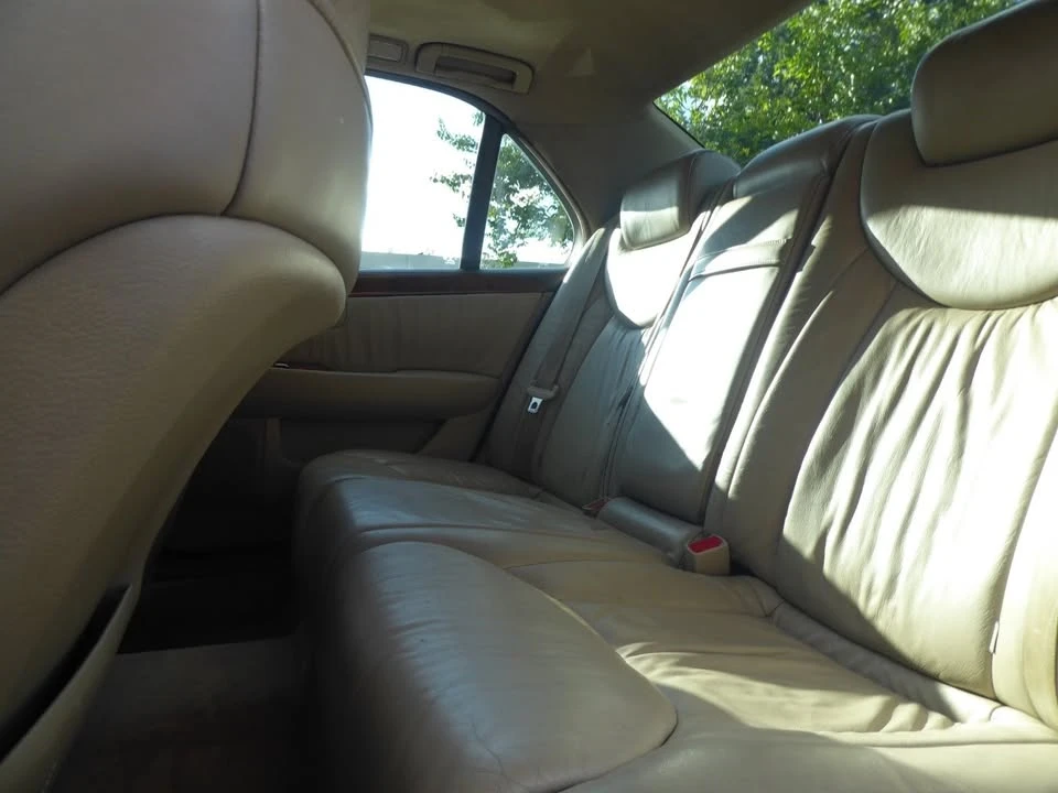 2001 Lexus LS 3rd Gen - Image 12 of 19