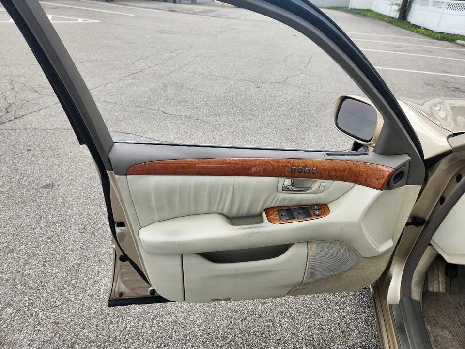 2001 Lexus LS 3rd Gen - Image 8 of 15
