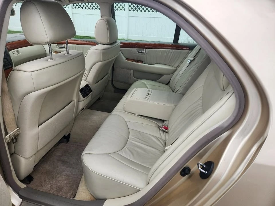 2001 Lexus LS 3rd Gen - Image 9 of 15