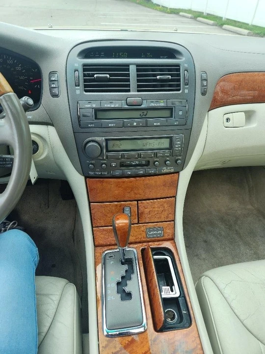 2001 Lexus LS 3rd Gen - Image 13 of 15