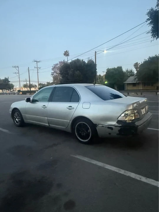 2001 Lexus LS 3rd Gen - Image 2 of 12