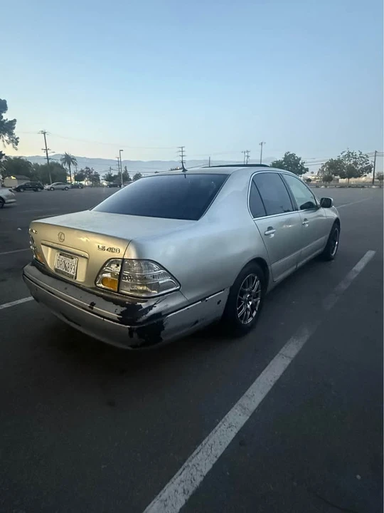 2001 Lexus LS 3rd Gen - Image 3 of 12