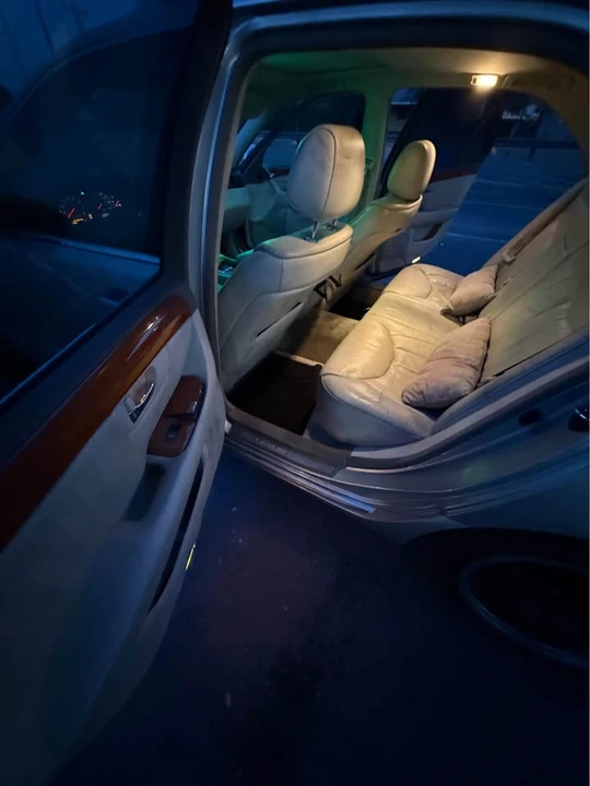 2001 Lexus LS 3rd Gen - Image 10 of 12