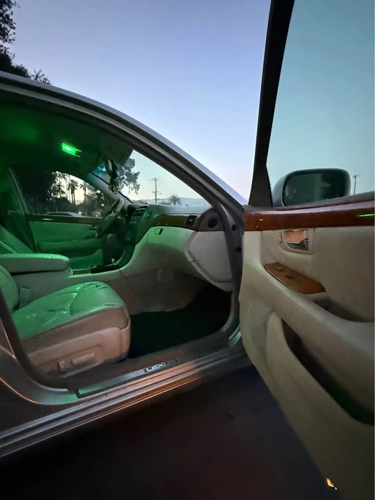 2001 Lexus LS 3rd Gen - Image 7 of 12