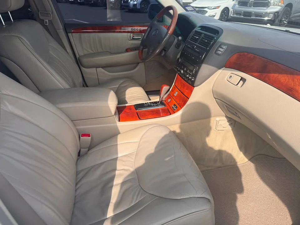 2001 Lexus LS 3rd Gen - Image 15 of 17