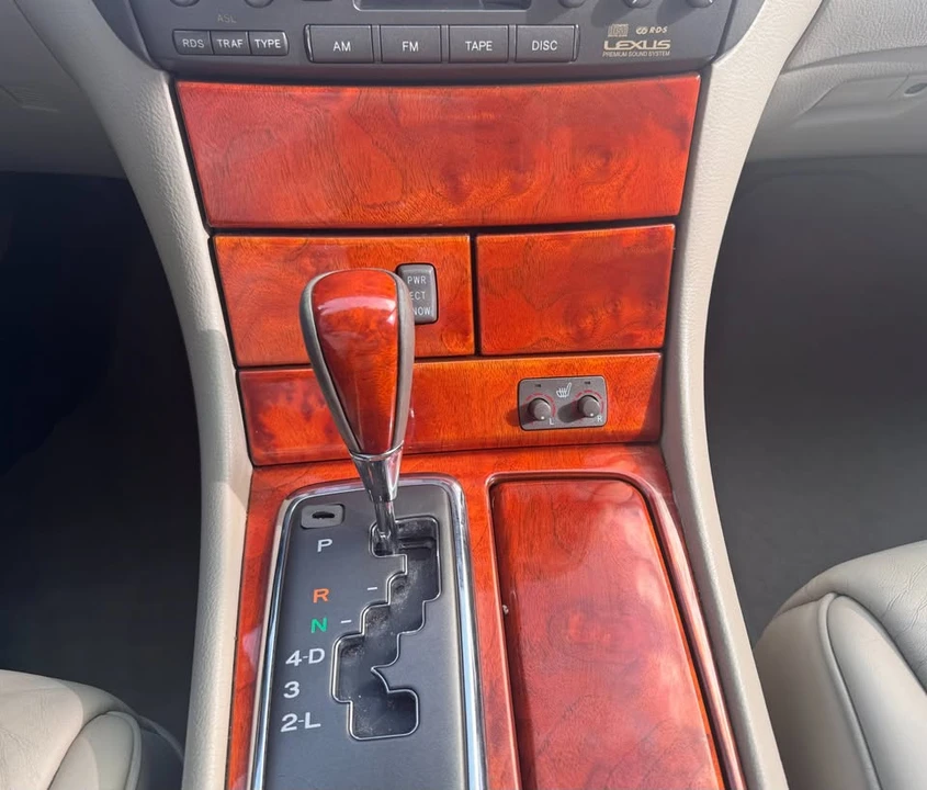 2001 Lexus LS 3rd Gen - Image 14 of 17