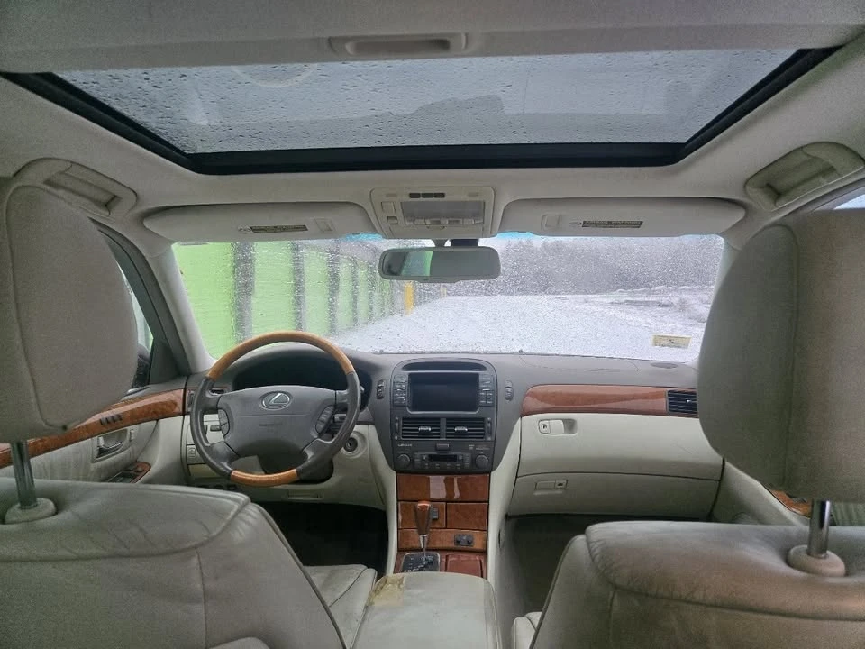 2001 Lexus LS 3rd Gen - Image 16 of 19