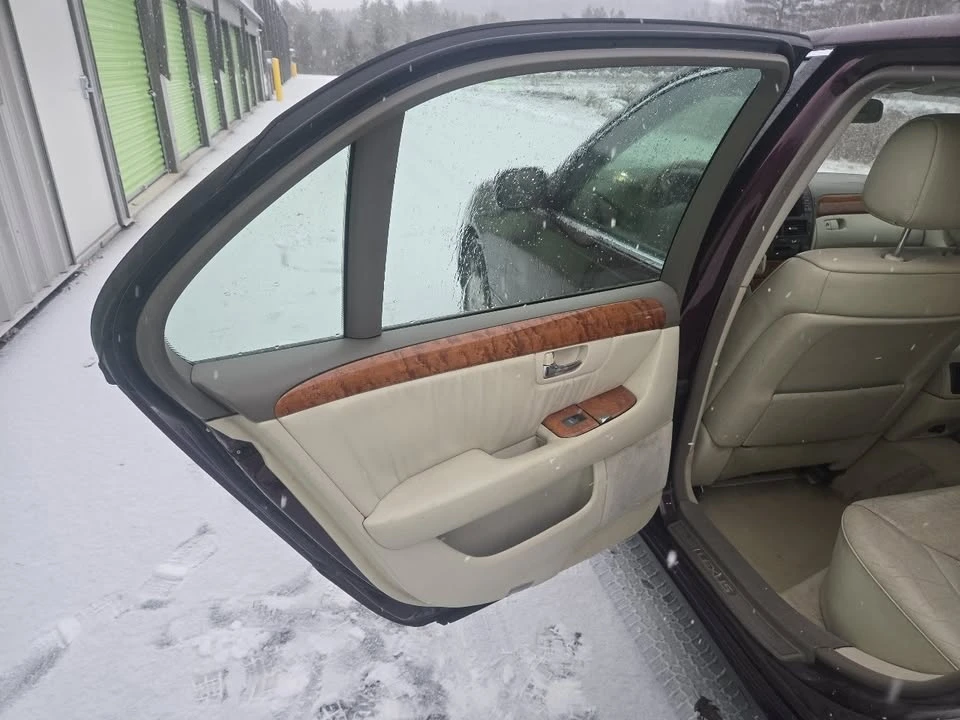 2001 Lexus LS 3rd Gen - Image 10 of 19