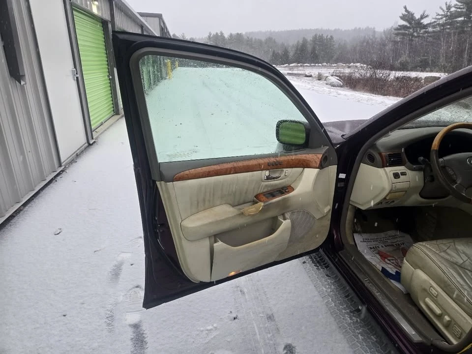 2001 Lexus LS 3rd Gen - Image 8 of 19