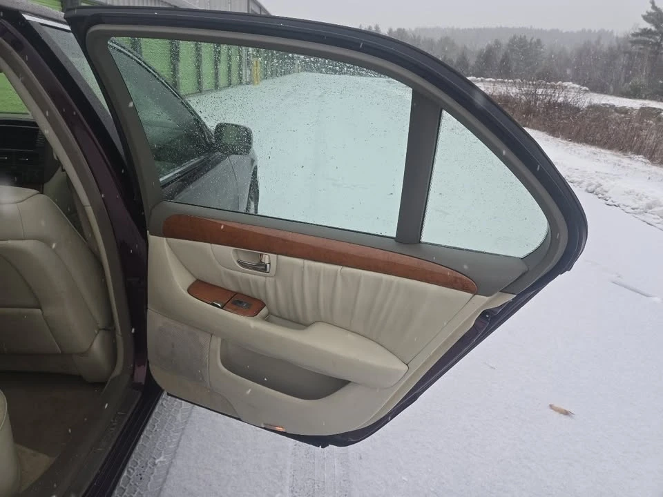2001 Lexus LS 3rd Gen - Image 12 of 19