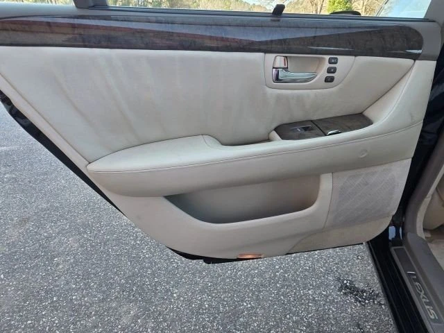 2001 Lexus LS 3rd Gen - Image 16 of 20