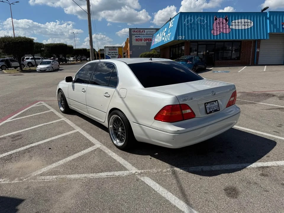 2001 Lexus LS 3rd Gen - Image 2 of 9