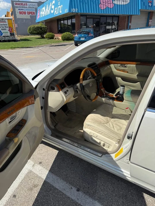 2001 Lexus LS 3rd Gen - Image 7 of 9