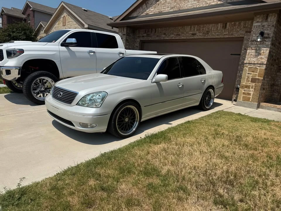 2001 Lexus LS 3rd Gen - Image 9 of 9