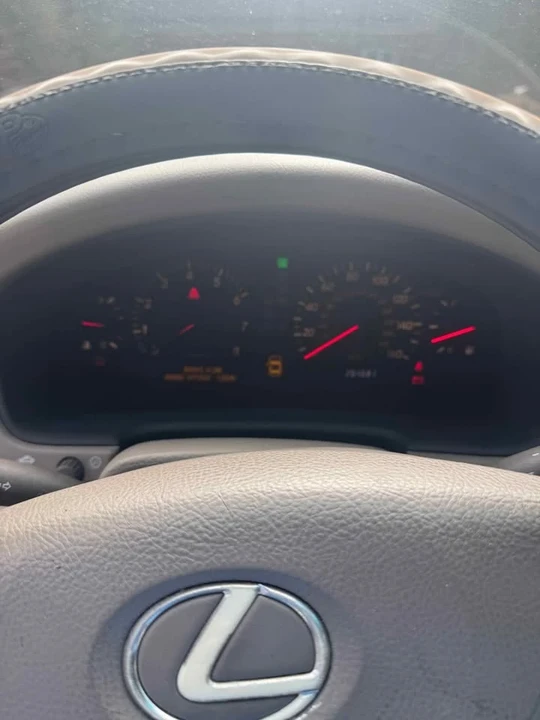 2001 Lexus LS 3rd Gen - Image 4 of 6