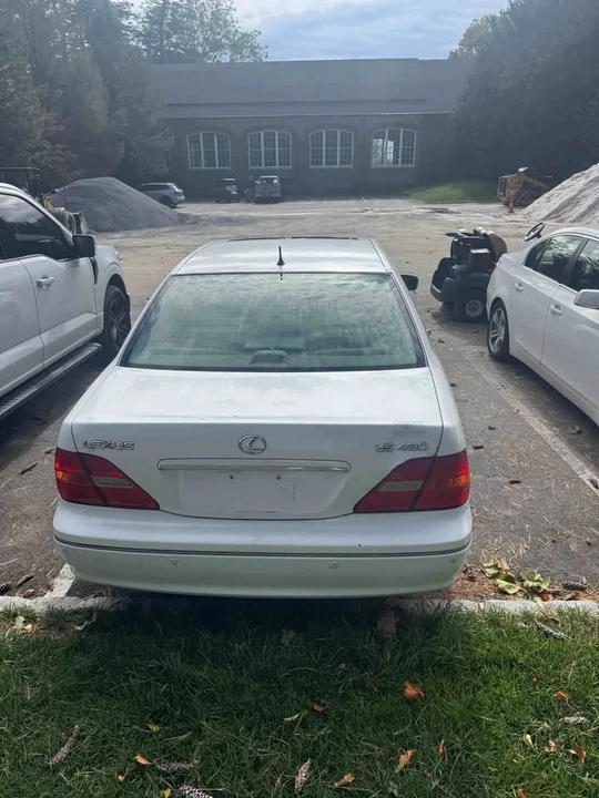 2001 Lexus LS 3rd Gen - Image 6 of 6