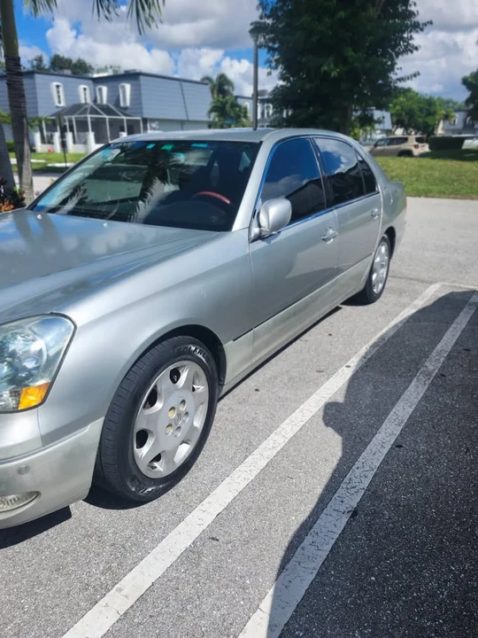 2001 Lexus LS 3rd Gen - Image 5 of 5