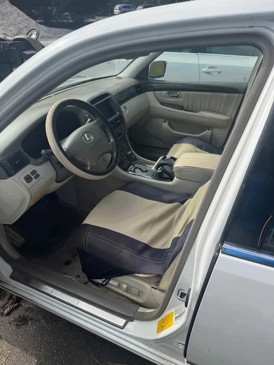 2001 Lexus LS 3rd Gen - Image 5 of 6