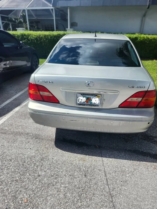 2001 Lexus LS 3rd Gen - Image 2 of 5