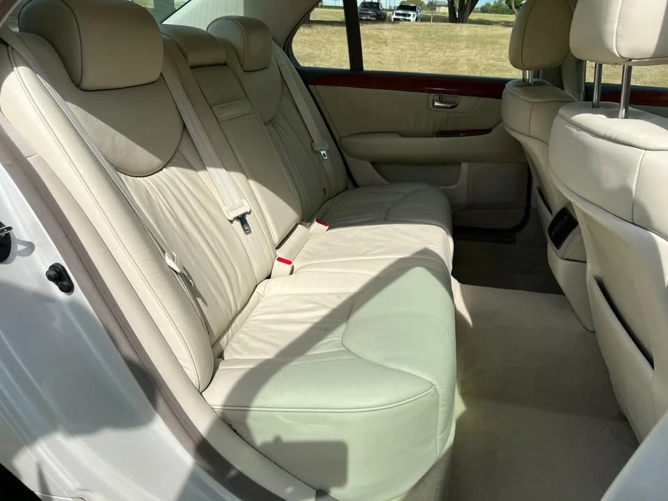 2001 Lexus LS 3rd Gen - Image 12 of 19