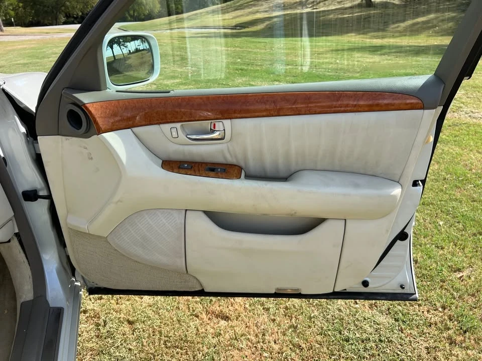 2001 Lexus LS 3rd Gen - Image 15 of 19