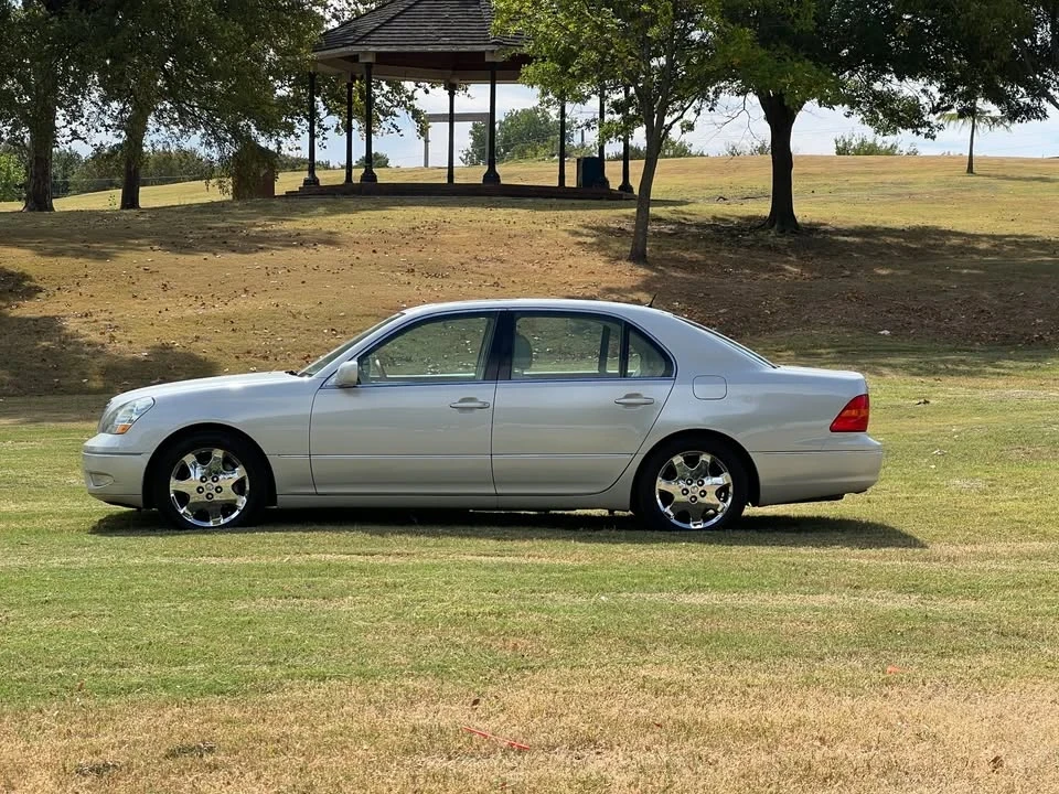 2001 Lexus LS 3rd Gen - Image 2 of 19
