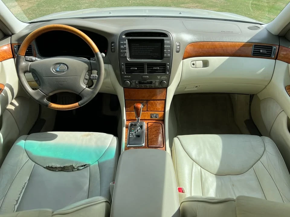 2001 Lexus LS 3rd Gen - Image 16 of 19
